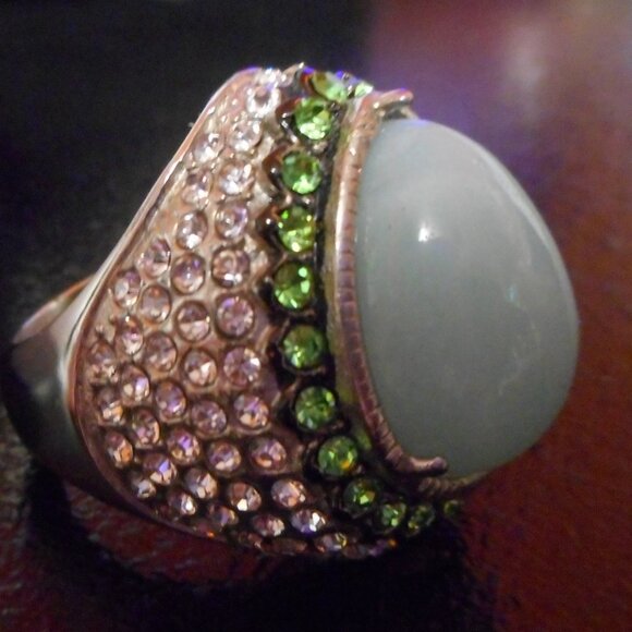 Ladies Large Green Domed Rhinestone Ring sz 9 I can't find any markings ... - Picture 1 of 6